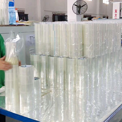 Un buen precio. BOPP cinta adhesiva transparente acrílica para sellar cartón Un fabricante fuerte en línea
