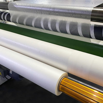 Un buen precio. Película de laminación en frío sin fondo de adhesivos acrílicos OPP en línea