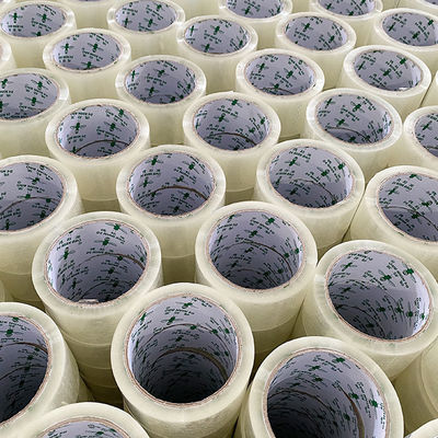 Un buen precio. Banda adhesiva transparente BOPP de alta calidad de alta capacidad adhesiva para cajas de cartón en línea
