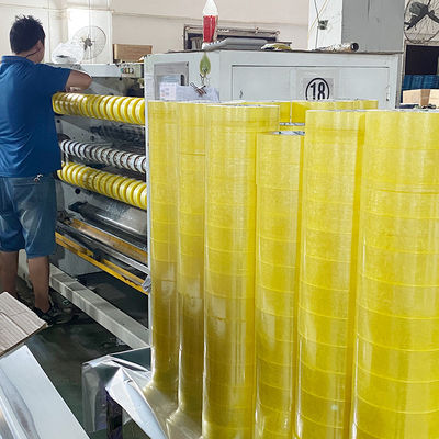 Fabricación de cinta de embalaje de plástico Bopp para sellar cartón autoadhesivo