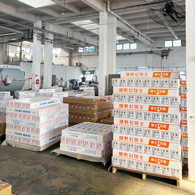 Un buen precio. 1.26*202M Película de laminación en frío sin fondo Resistente a altas temperaturas Alta viscosidad en línea